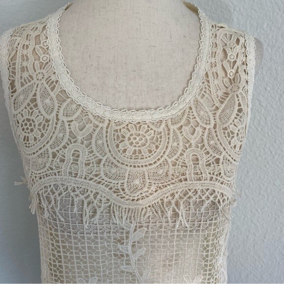 NWOT Blu Pepper Ivory Lace Crochet Floral Sleeveless Key Hole Cut Out Size M - Picture 2 of 12